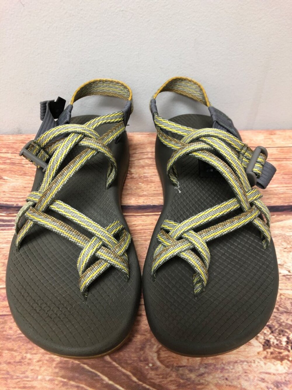 Chaco Womens 8 Z Cloud X2 Gray Yellow Strappy Sport Sandals